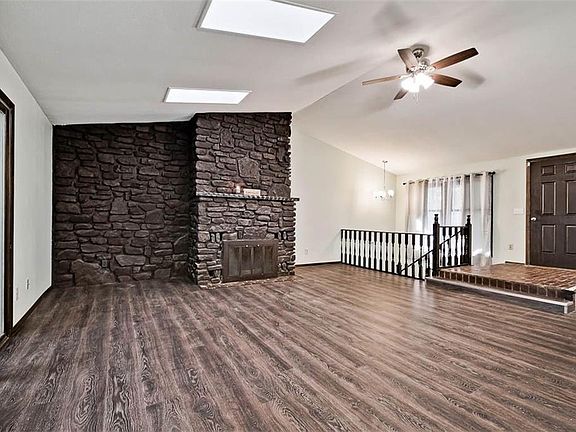 3rd image of 33 Dogwood Dr