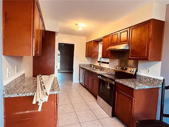 2209 Hampton Dr — Photo 5