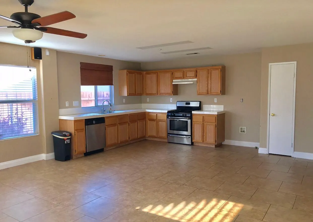 15375 Brandon Ln — Photo 3