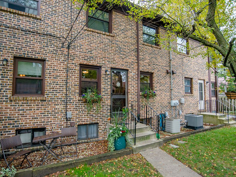 2nd image of 1109 W Hillgrove Ave