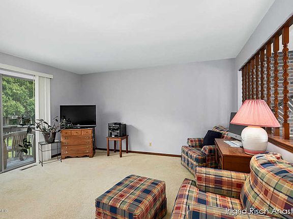 5th image of 1264 Walwood Dr NE