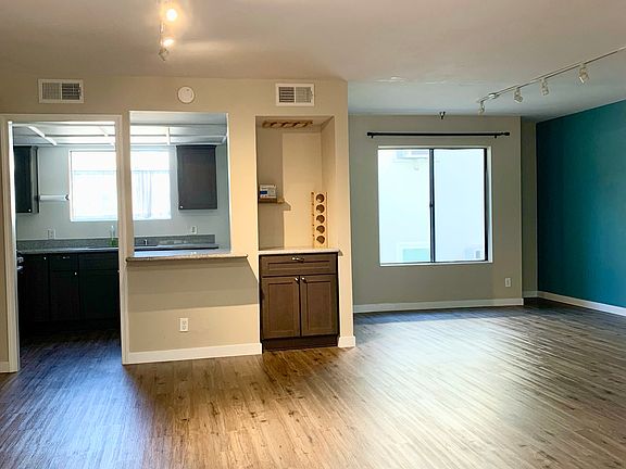 5th image of 11154 Huston St APT 4