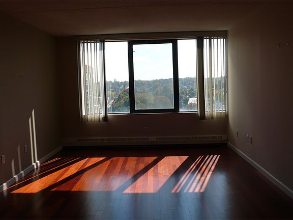 3rd image of 4 Martine Ave