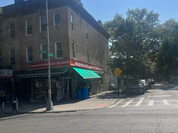 1602 Avenue H image 3 of 8