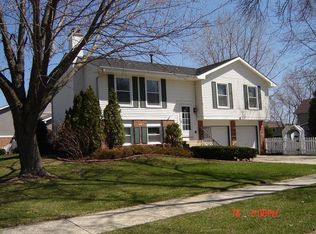 4 S Birchwood Dr, Naperville, IL