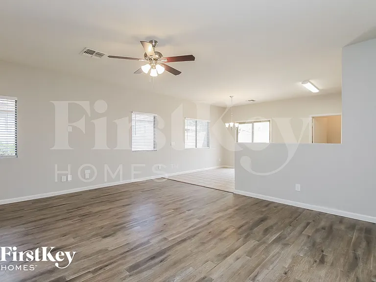 1232 E Omega Dr — Photo 4