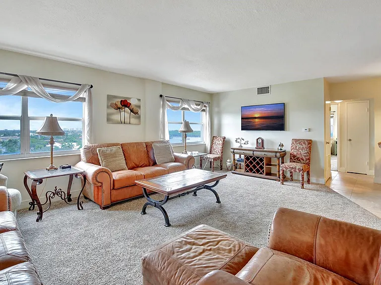 2555 NE 11th St #Penthouse 09 — Photo 6