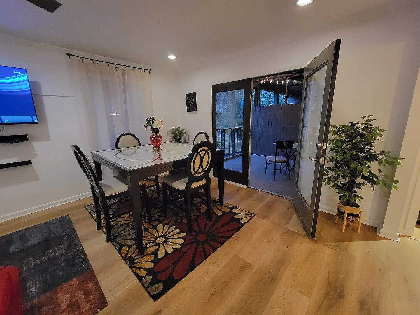 Property Title (required) 11 Characters remaining Executive 2BR Smart — Photo 4