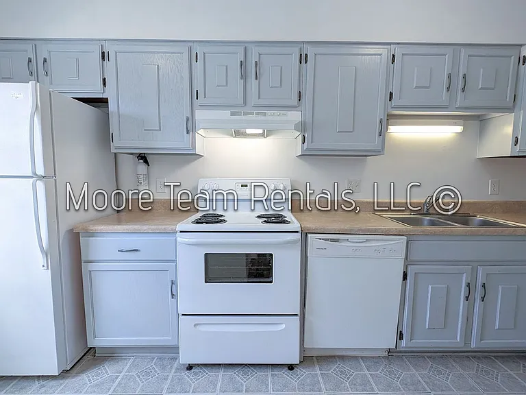 300 Morgan Rd — Photo 2