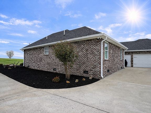 2nd image of 663 Jackson Rd