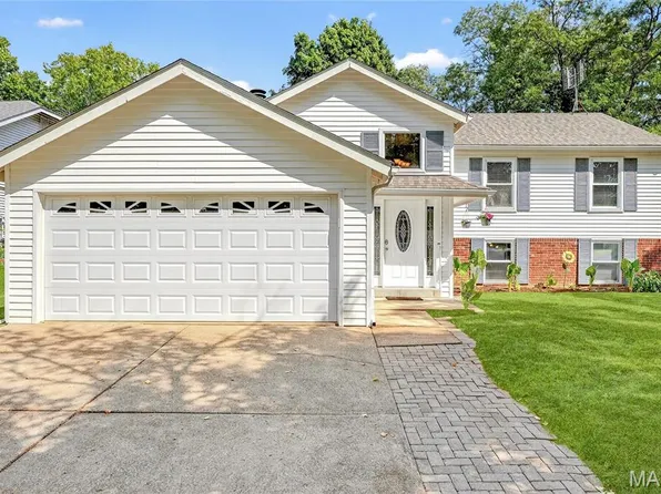 1020 Shadowoak Dr, Ballwin, MO 63021