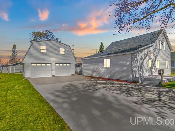 511 N 20th St, Escanaba, MI 49829