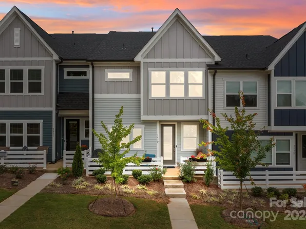 143 Forest Lake Blvd #D, Mooresville, NC 28117