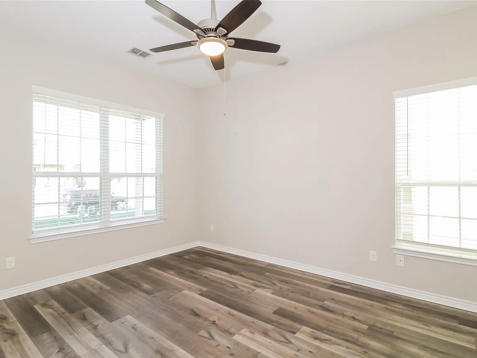 4 bed, 3.5 bath, 1843 sqft, $2,399 — Photo 4