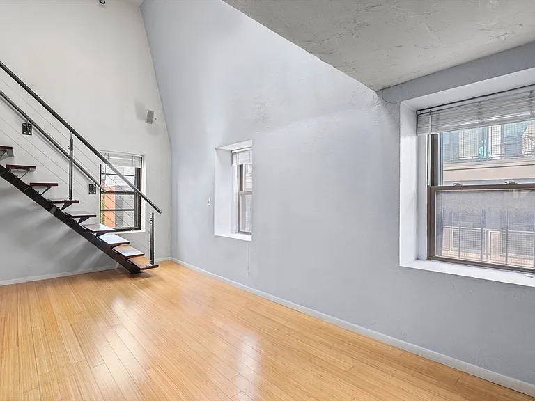 148 F St #4 — Photo 9