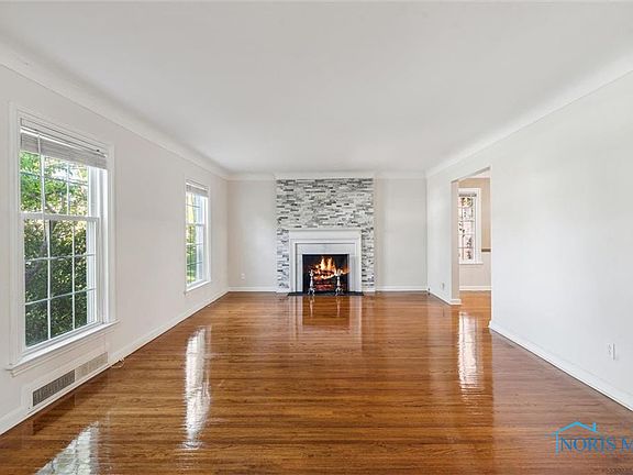 5th image of 2418 Manchester Dr