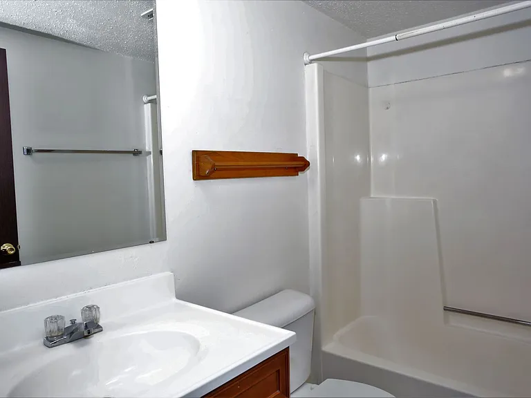 2400 S 17th St #2500 — Photo 9