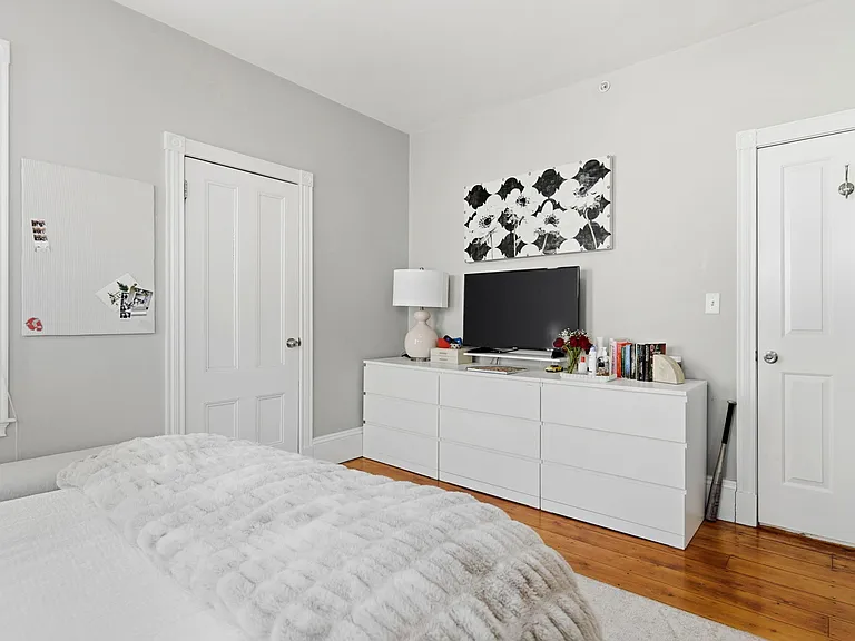 645 E 6th St #2 — Photo 13