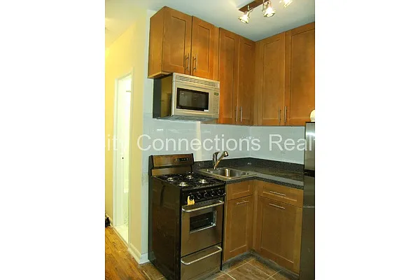 Rented by City Connections Realty | media 20