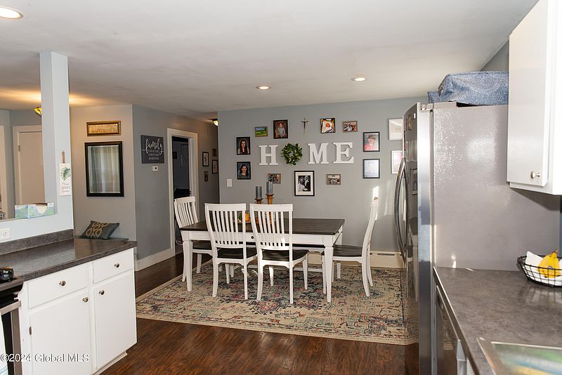 4th image of 40 Halfway House Road