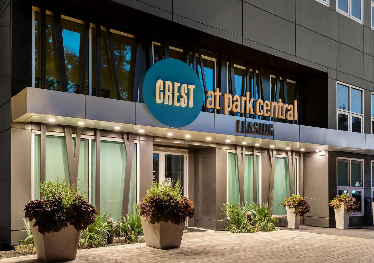 Crest at Park Central — Photo 2