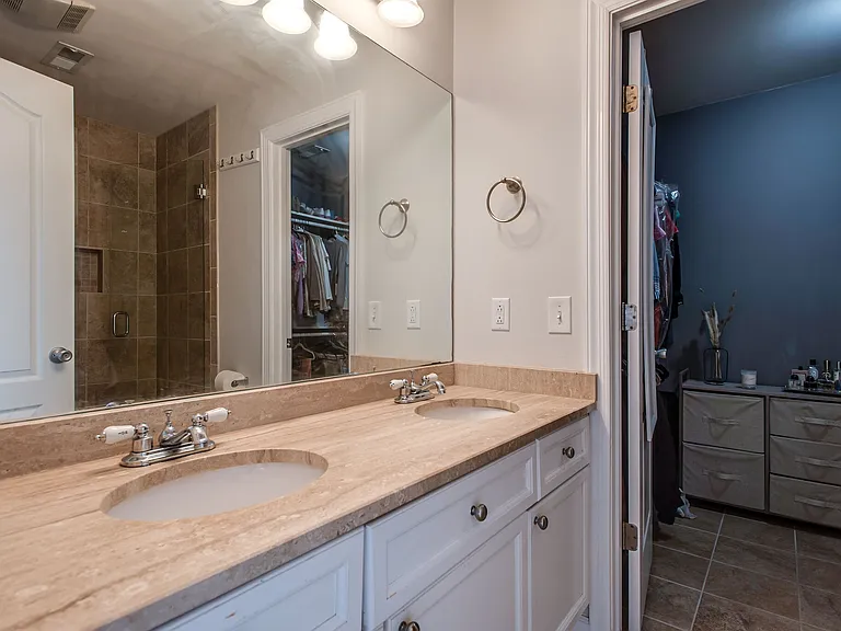 415 Van Buren St — Photo 20