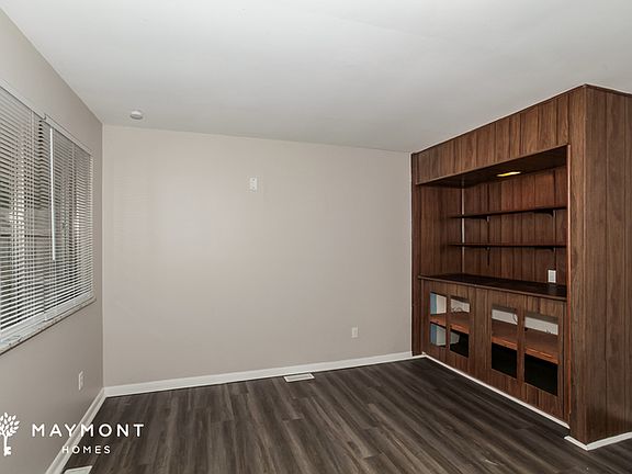 5th image of 110 Bayham Dr