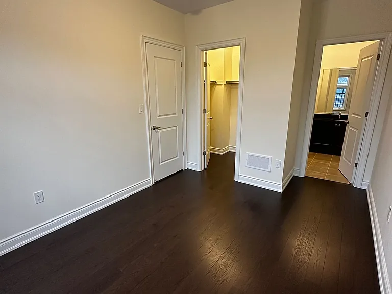 33 Rowe St #COACH — Photo 15