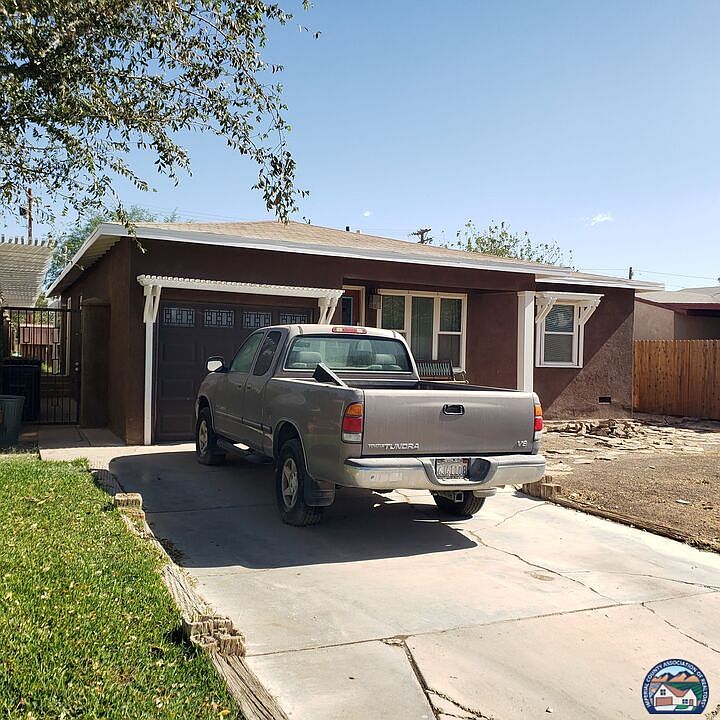 2nd image of 614 Sunset Dr