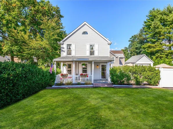 15 Avenue B, Port Washington, NY 11050