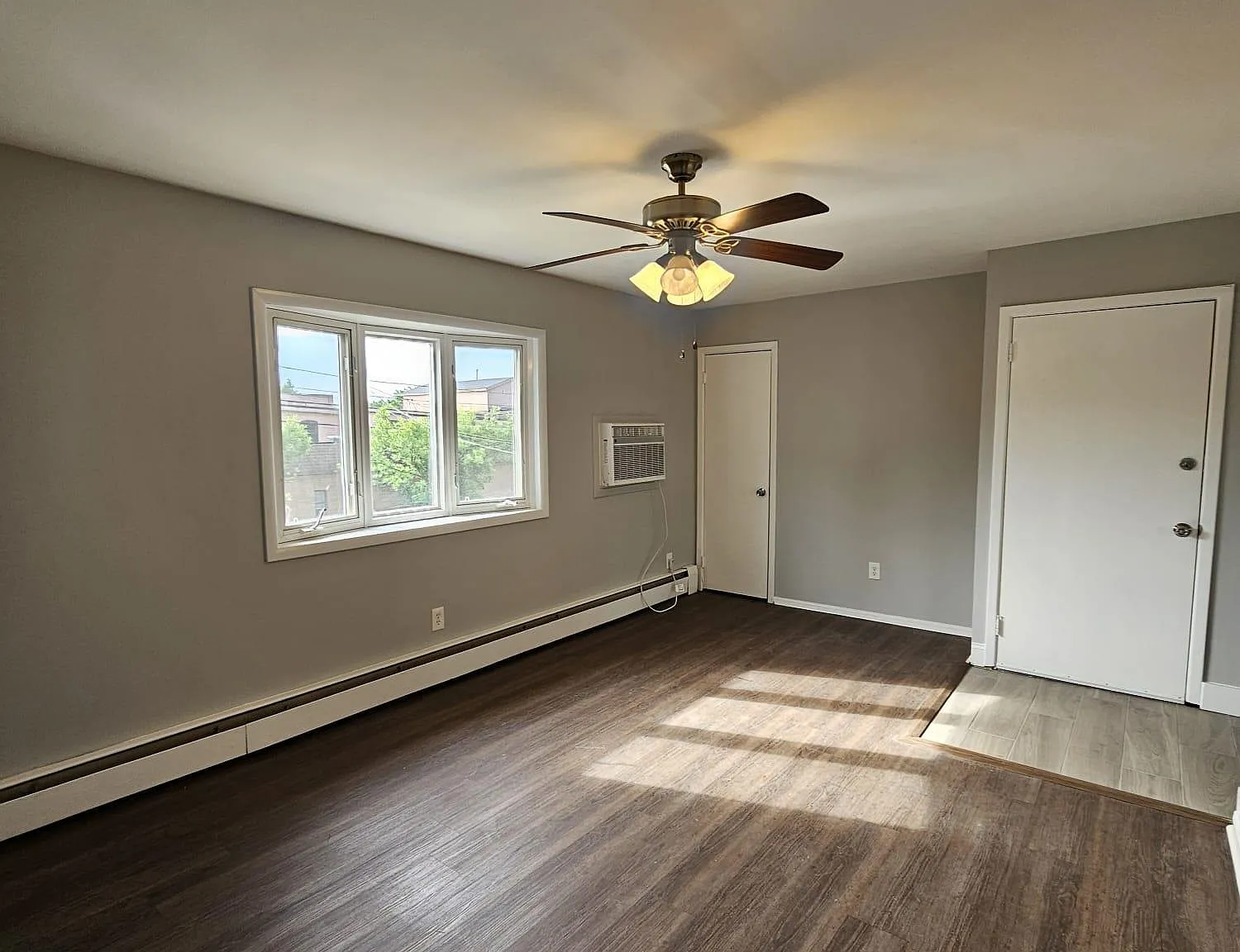3 bed, 1.0 bath, $3,000 — Photo 3
