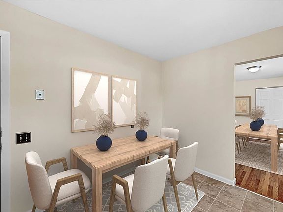 4th image of 2455 S Park Ln