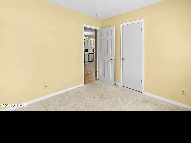 318 Bandera Dr — Photo 2