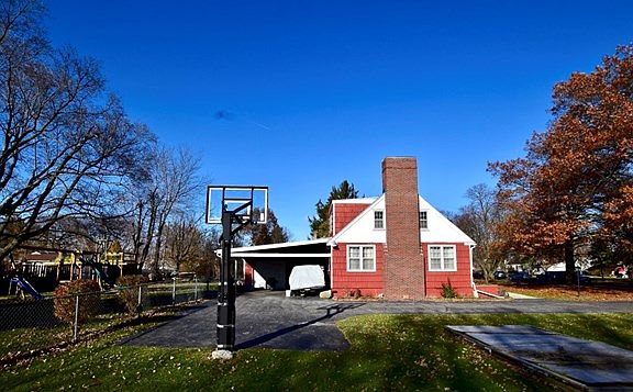 3rd image of 331 Uhler Ave