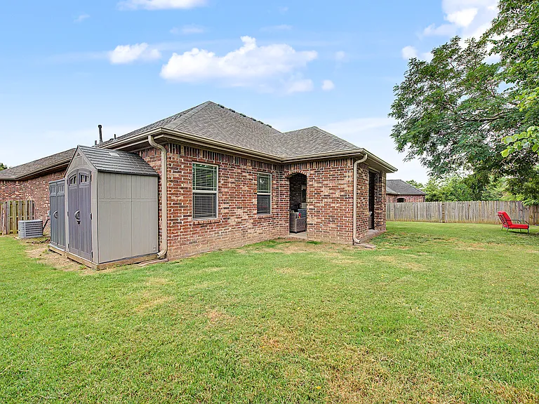 1202 Birkshire Cir — Photo 21