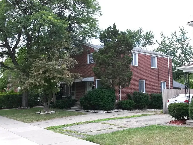 21865 Coolidge Hwy — Photo 23