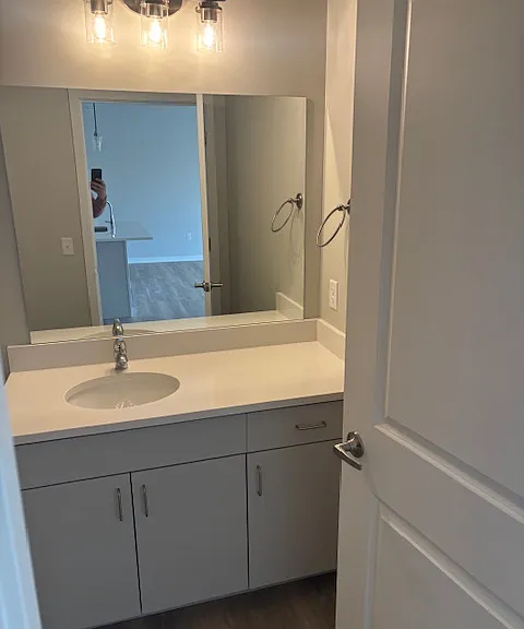 Lakeview Apartments — Photo 12