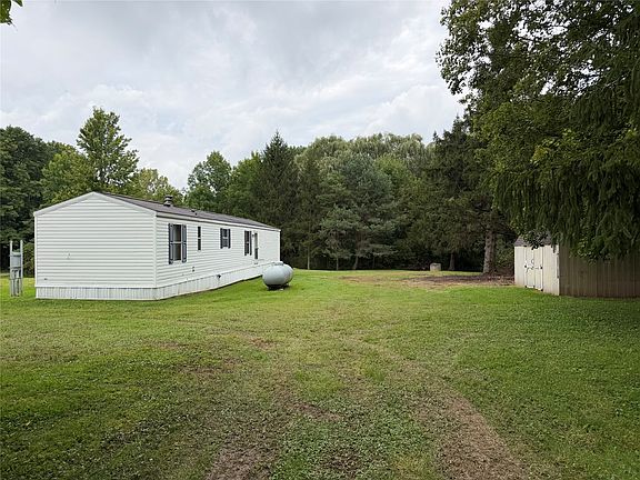 3rd image of 9387 Biscoff Rd