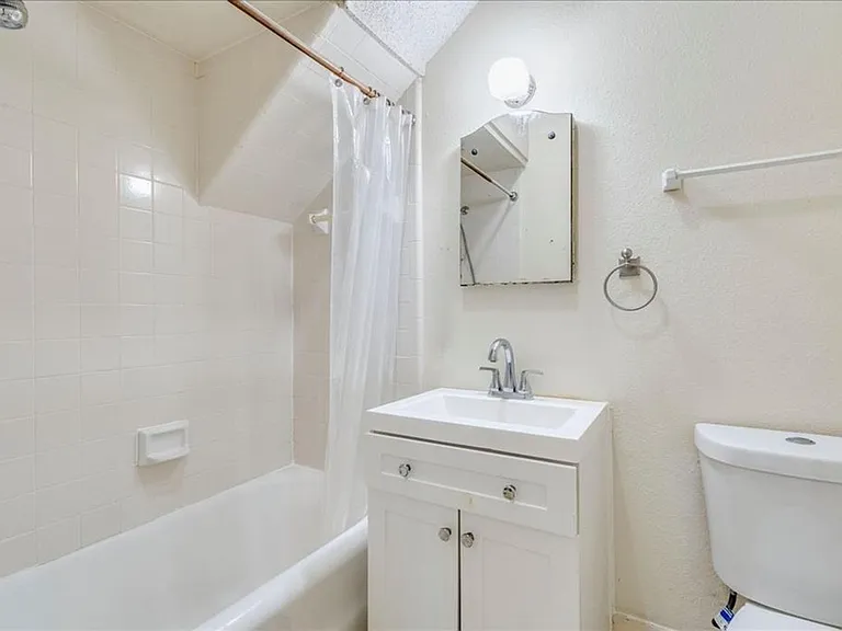 1103 W 22nd St #C — Photo 14
