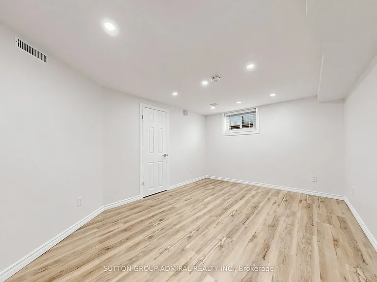 27 Patricia Dr — Photo 37