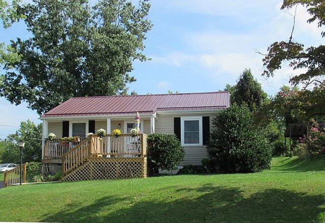 1st image of 376 Lowry Dr