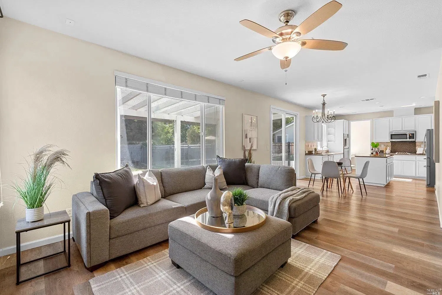 4 bed, 2864 sqft, $4,800 — Photo 4