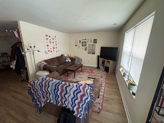2nd image of 227 Janie Ln