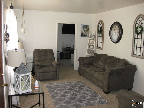 3rd image of 887 Oleander Ave