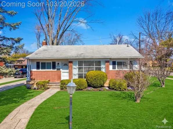 17220 W Thirteen Mile Rd, Beverly Hills, MI 48025