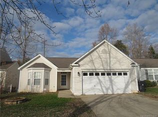 6108 Raisin Tree Ln, Charlotte, NC 28215