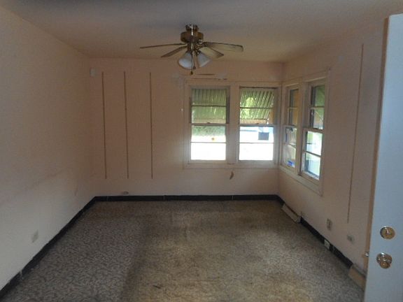 4th image of 14312 Winchester Ave