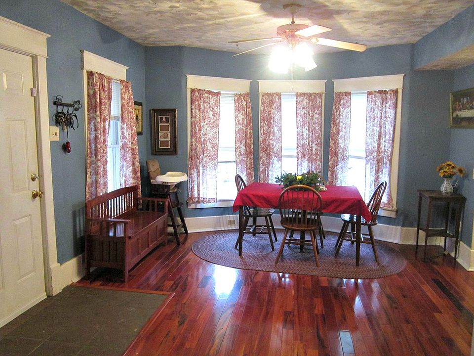 Dining area, Bay windows