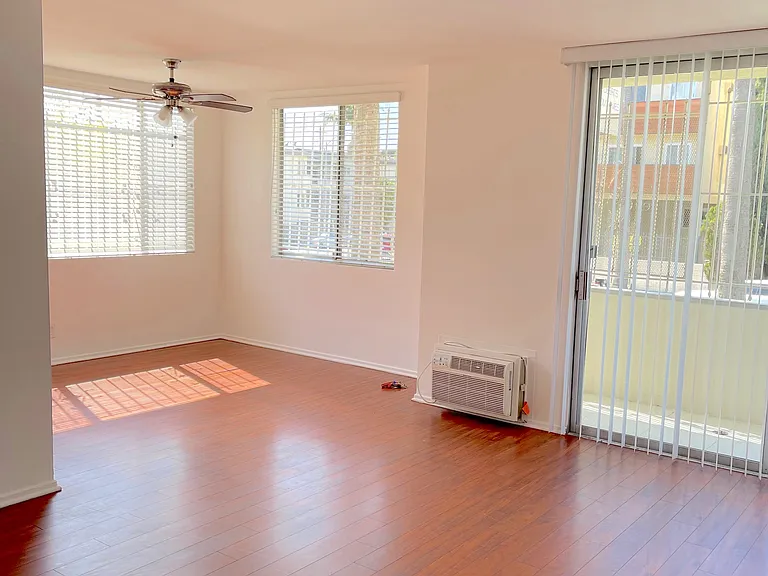 340 South St. Andrews Place — Photo 33