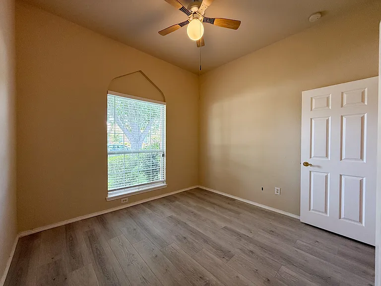6000 Arlington Dr — Photo 32